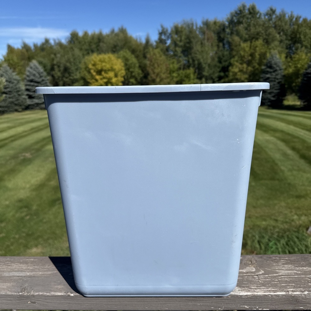 Rubbermaid Blue Plastic Rectangular Kitchen Wastebasket Trashcan #2845 Vtg 15"